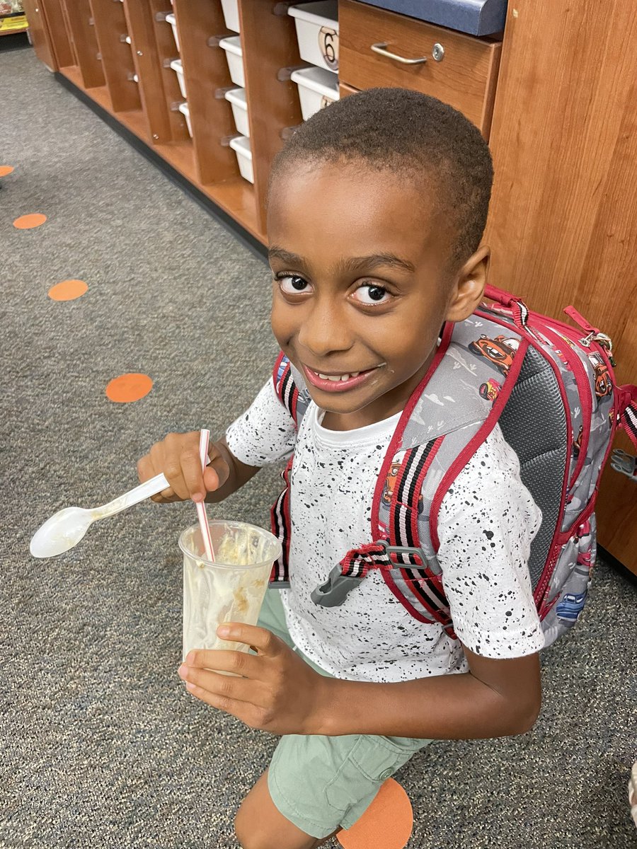 MCorley_ASE's tweet photo. Science fun with root beer floats to observe a solid, liquid and gas. It sure was tasty! @HumbleISD_ASE #yummyscience https://t.co/GmA7ce1ABi