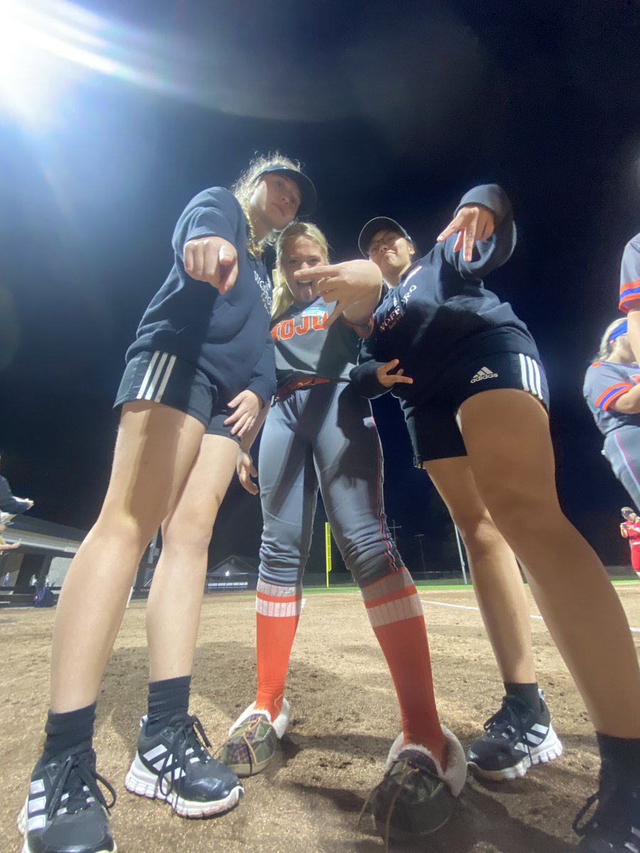 Maddiediamond12's tweet photo. So glad i got to go back to @WoffordSoftball camp again! This time with some of my teammates!Can’t wait for this weekend at Tyger River in South Carolina! @CoachCButler @alexandriasimmm @kara_shutt @Wilhoit2025 https://t.co/QsaXB9bFQa