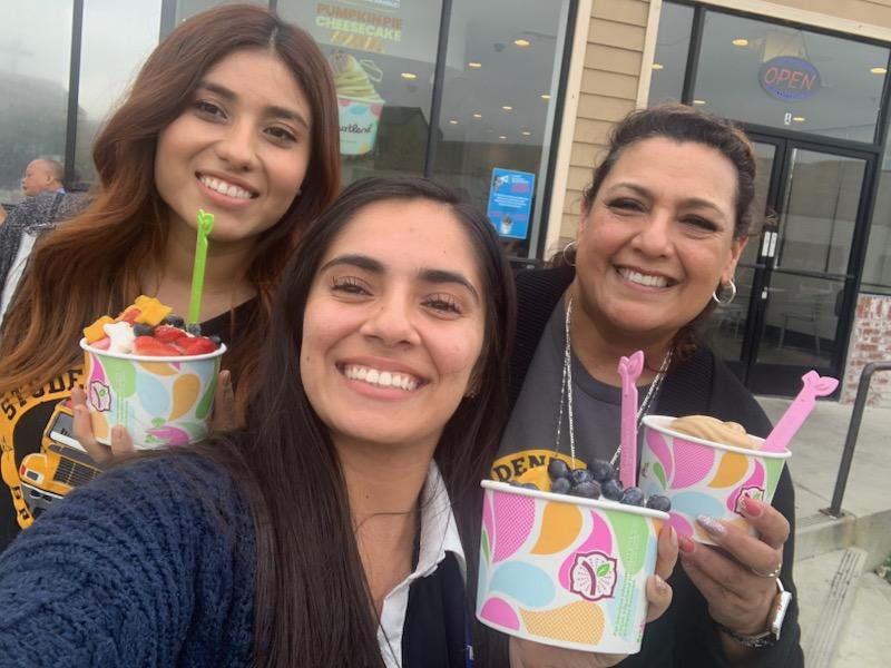 Thank you Dr Mitchell <a href="/_JulieMitchell_/">Julie Mitchell</a> &amp; board for our treats ❤️Happy Friday <a href="/RowlandSchools/">Rowland Schools</a>