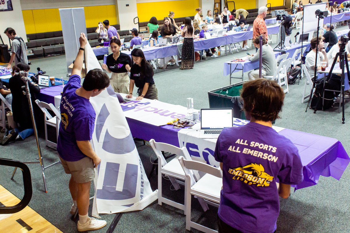 FALL 2022 Org fair recap! 👀 Thank you guys so much for stopping by the emchan booth💜 it was lovely to meet you all. 

Photo credit to @niklasmwalker 
Handouts + stickers designed by @dannydessner 
#theemersonchannel #emersoncollege #television #tvproduction