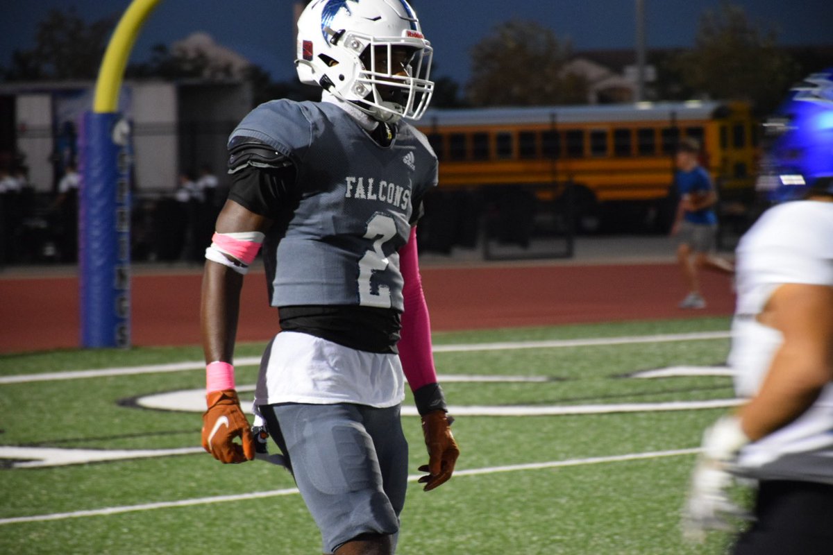 MikeRoach247's tweet image. Texas commit Hunter Moddon showing strong range in the secondary and not getting a ton of action his way