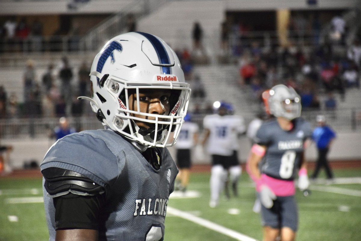 MikeRoach247's tweet image. Texas commit Hunter Moddon showing strong range in the secondary and not getting a ton of action his way