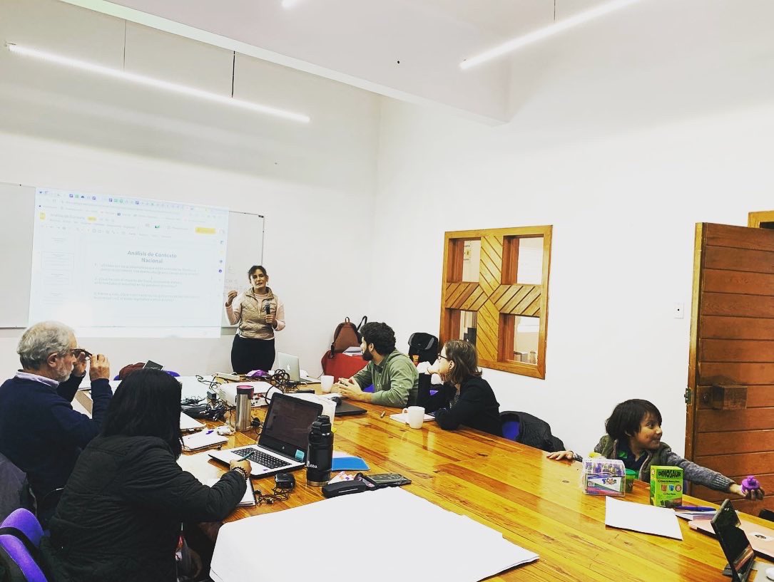 CECIGmx's tweet photo. #ProyectosCECIG El equipo conformado por CECIG, Caminos Oaxaca, Fomento Cultural y Educativo, AC, y IREX participó en una sesión de tres días de trabajo intenso de evaluación y planeación del Proyecto Ambulantes, en pro de los derechos de trabajadorxs agrícolas migrantes. https://t.co/YqCnMeB2QP