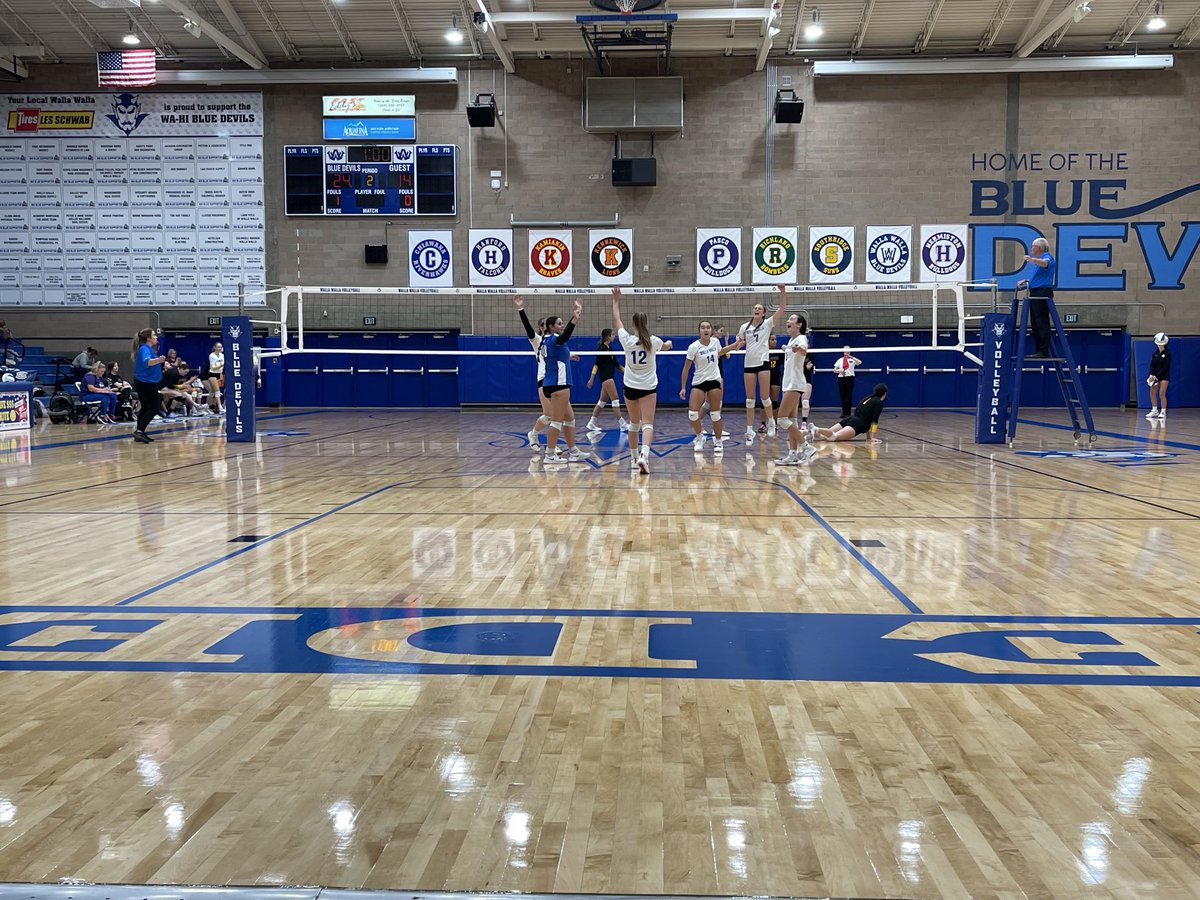 cgardea4's tweet photo. WaHi vs Hanford!  Lady Devils up 2-0. Go Blue! https://t.co/K5EGxXkXqX