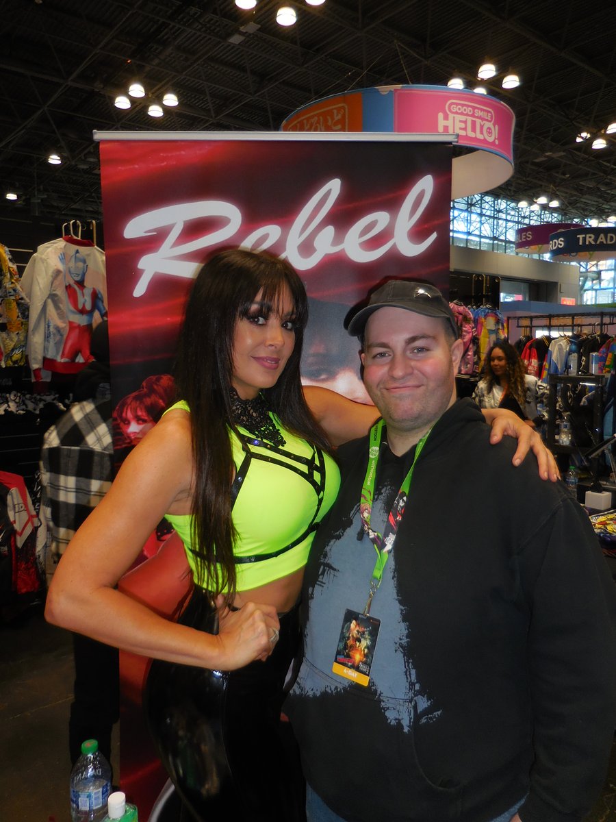 Here's me w/ @RebelTanea at the @NERDSClothingCo booth at @NY_Comic_Con last Saturday! #NYComicCon #NYCC @Lillas413