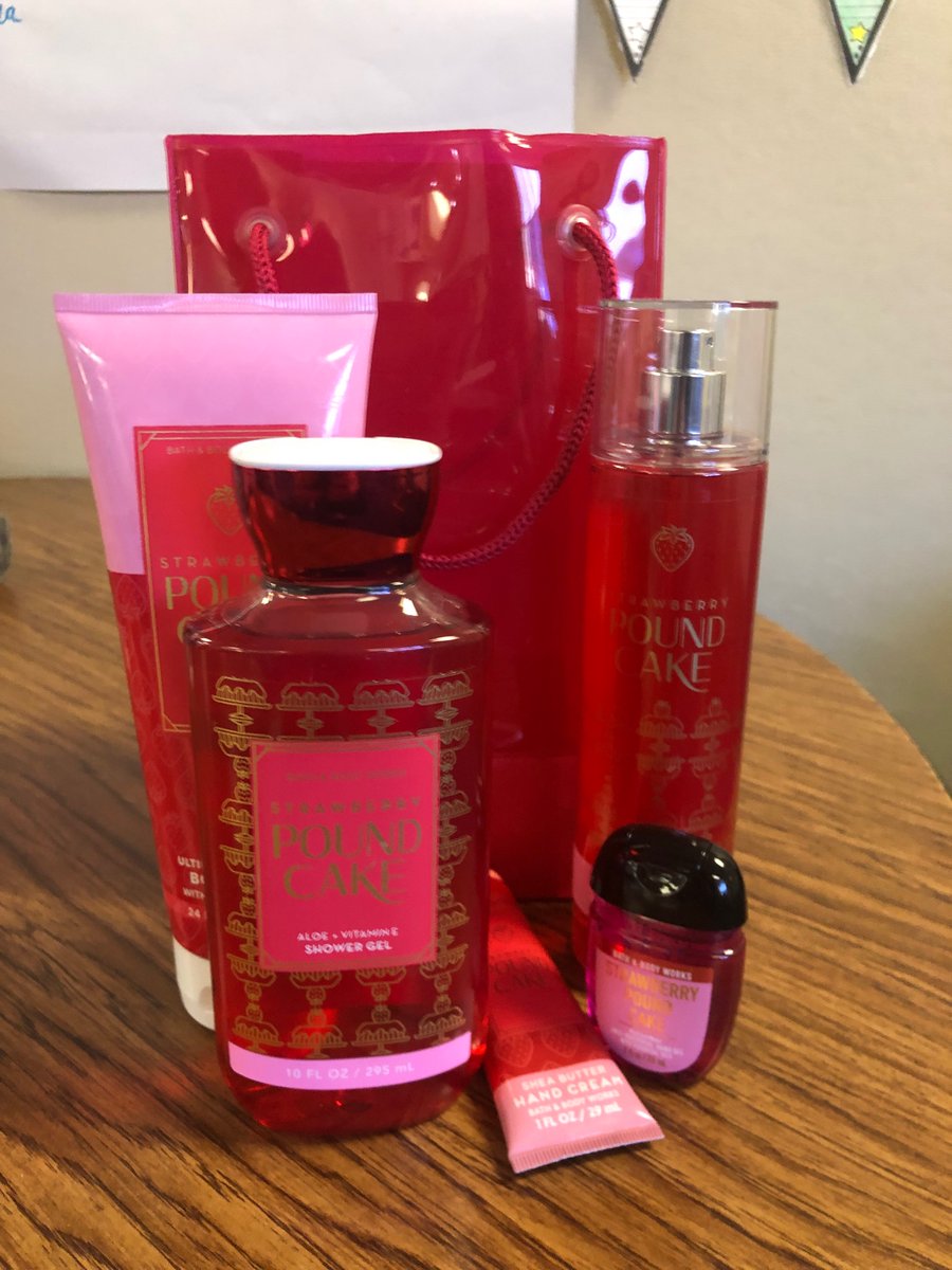 RADTeachMoreno's tweet photo. Today was parent teacher conferences, a parent brought me a gift and thanked me for being their child’s teacher. Such a kind act!! Definitely made my day. 😁 #kindact #parentteacherconferences #radteacher https://t.co/qb9Ark3NNB