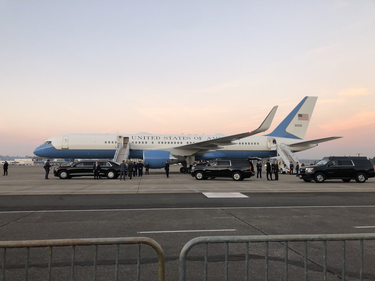 AlmaJMcCarty's tweet photo. President Joe Biden is now in Portland. @KGWNews @POTUS https://t.co/gsCK9xsGYs