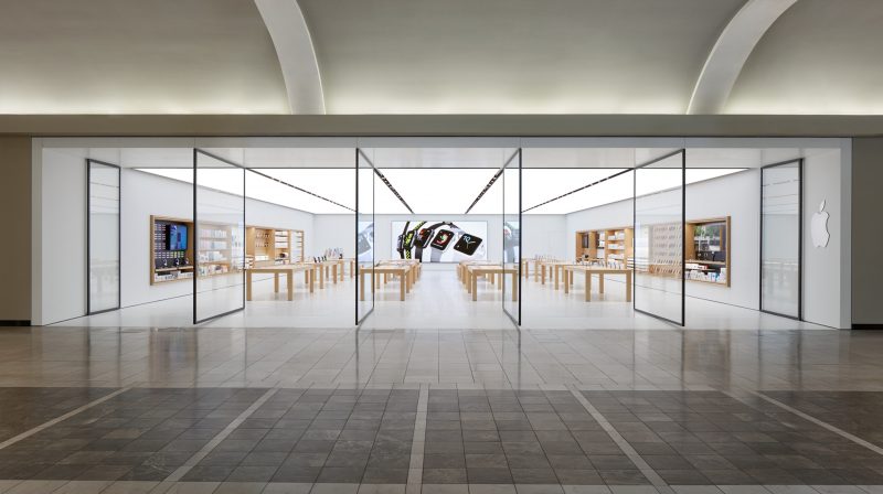 Apple Store in Oklahoma City Becomes Second in U.S. to Unionize macrumors.com/2022/10/14/app… by <a href="/rsgnl/">Joe Rossignol</a>