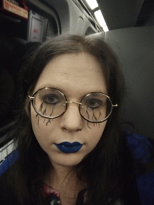 People are telling me it's a bad idea to try to get through #TSA like this xD what do you think? https://t<a href="/tag/tsa"class="tags"><span>#tsa</span></a>