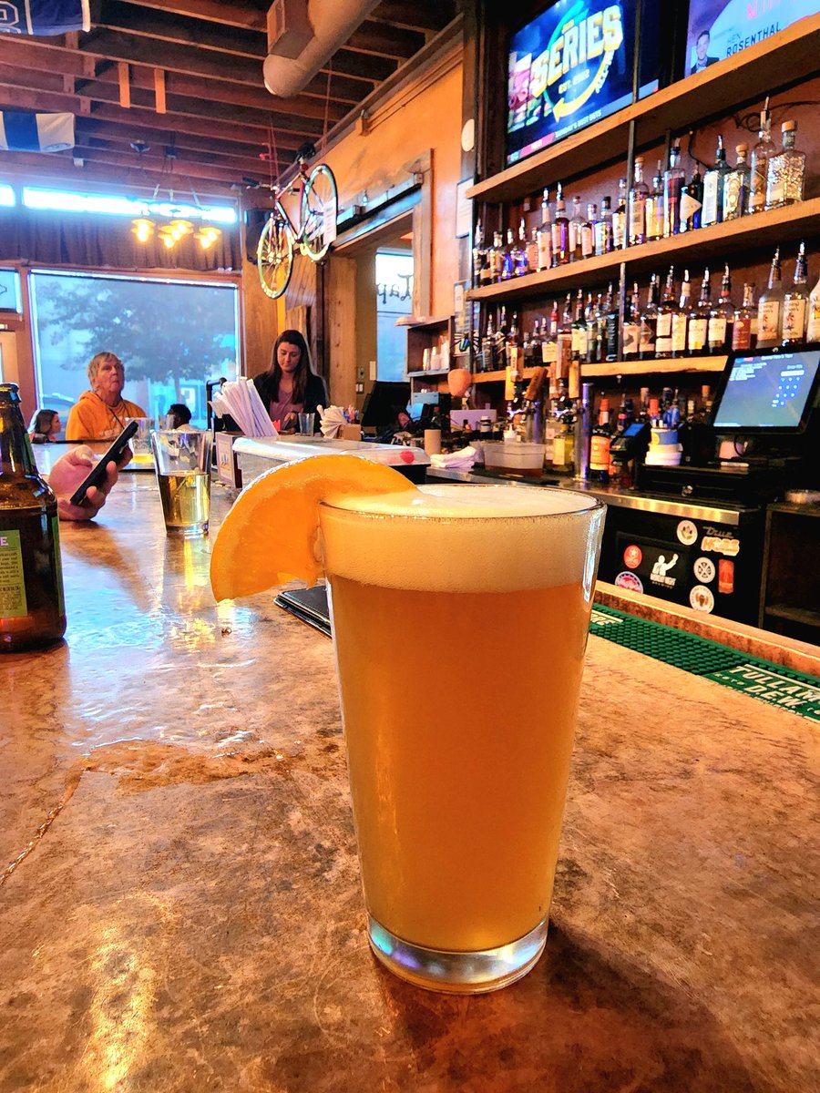 centFlatsNTaps's tweet photo. •ATTENTION VOLS FANS!!!!!•
CFT will open our dining room at 11am and our second bar at 3pm tomorrow, October 15th for some perfect UTk vs. Alabama game day viewing!

Come down to your favorite neighborhood bar for our Game Day Specials!

#GoBigOrange
#SECfootball
#VOLnation https://t.co/JhLW2i5rkd