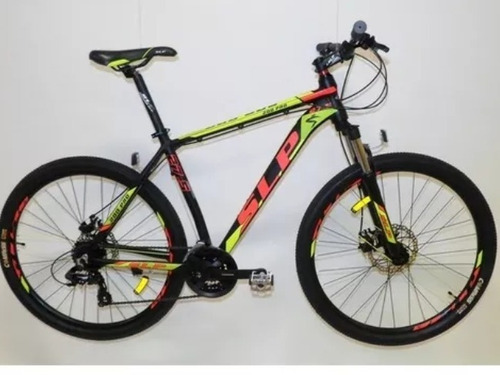Me robaron esta bici en la escuela industrial, slp 200 pro rodado 29
Tiene manoplas de goma espuma, y las cubiertas son diferentes, me harían un favor si difunden, graciass