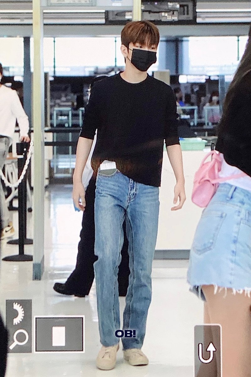 mall strolls with sungjun... HE'S SO BOYFRIEND