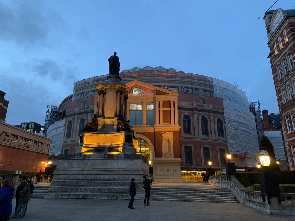 It's finals day! I caught up with Tim from <a href="/kapitol_promo/">Kapitol Promotions</a> and adjudicator Rob Wiffin to preview the day. Check it out here: brassbandhog.blogspot.com/2022/10/previe… #finals2022 #topbanding #royalalberthall #brass #contest #contestday