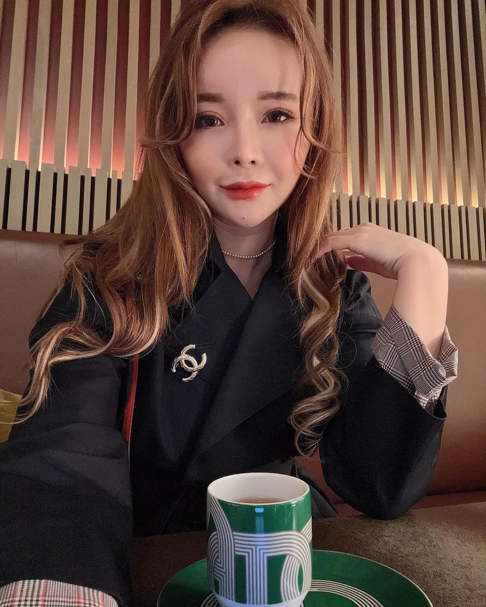 MeurtGaten168's tweet photo. 5개월 걸렸던 시계 드디어 왔구나~

#hermes #에르메스 #시계픽업하고 #따뜻한차한잔 #오후의홍차 #에르메스카페 #샨이일상 #dailylife #dailygram #lfl https://t.co/Nd0HQPK7ni