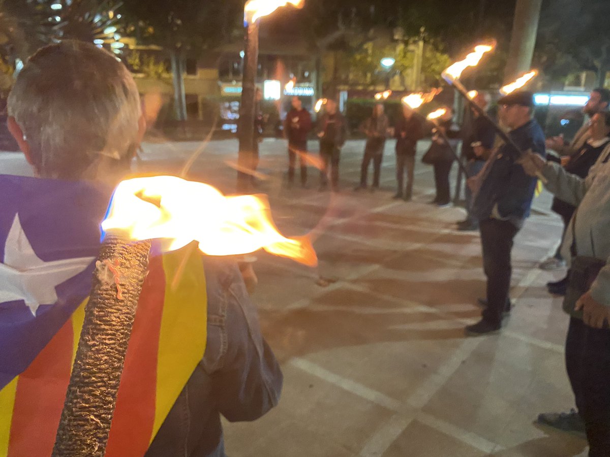 ANCtarrega's tweet photo. Com sempre, #ANCTàrregaPerLaIndependència commemorem la data de l’assesinat del MHP #LluisCompanys President de #Catalunya llavors ja a l’exili.
15/10/1940
15/10/2022 
82 anys d’un crim d’Estat.
#MarxadeTorxes 
#ComissióLluisCompanysTàrrega 
#TornemhiPerVèncer 
#Independència https://t.co/kkgzPOYwwC