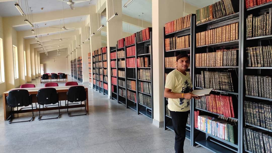 SKaushal97's tweet photo. "अच्छे मित्र, अच्छी किताबें, और साफ़ अंतःकरण : यही आदर्श जीवन है।"
#BooksLove #EducatingMyself https://t.co/4wpsgIXRRh