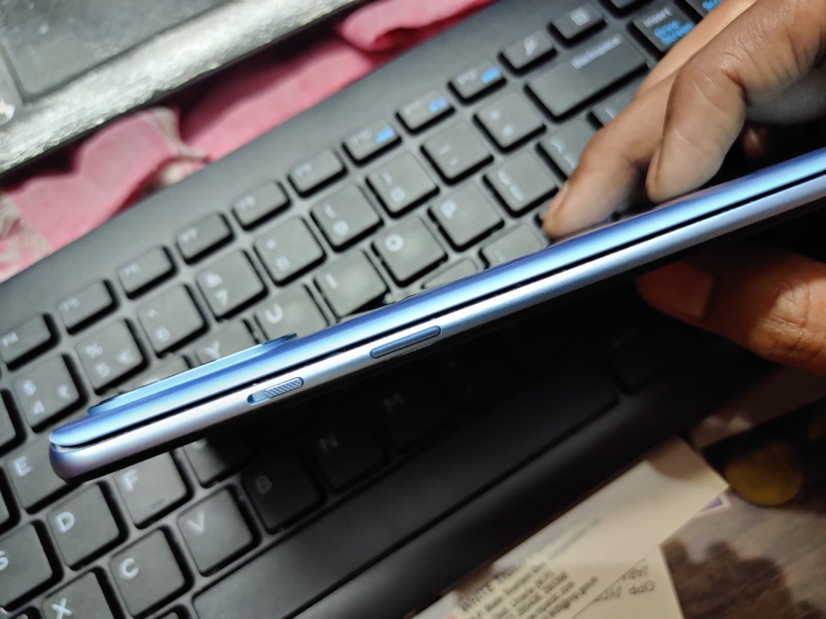 warisfule's tweet photo. I have oneplus 9R  after updating my phone one screen problem came  they pick up and solve the problem but after few days the back panel came out from the body display blinking .  Why this happens with me . after few day warranty is over then what?? complain no-89680169725 https://t.co/y09l1IXb8m