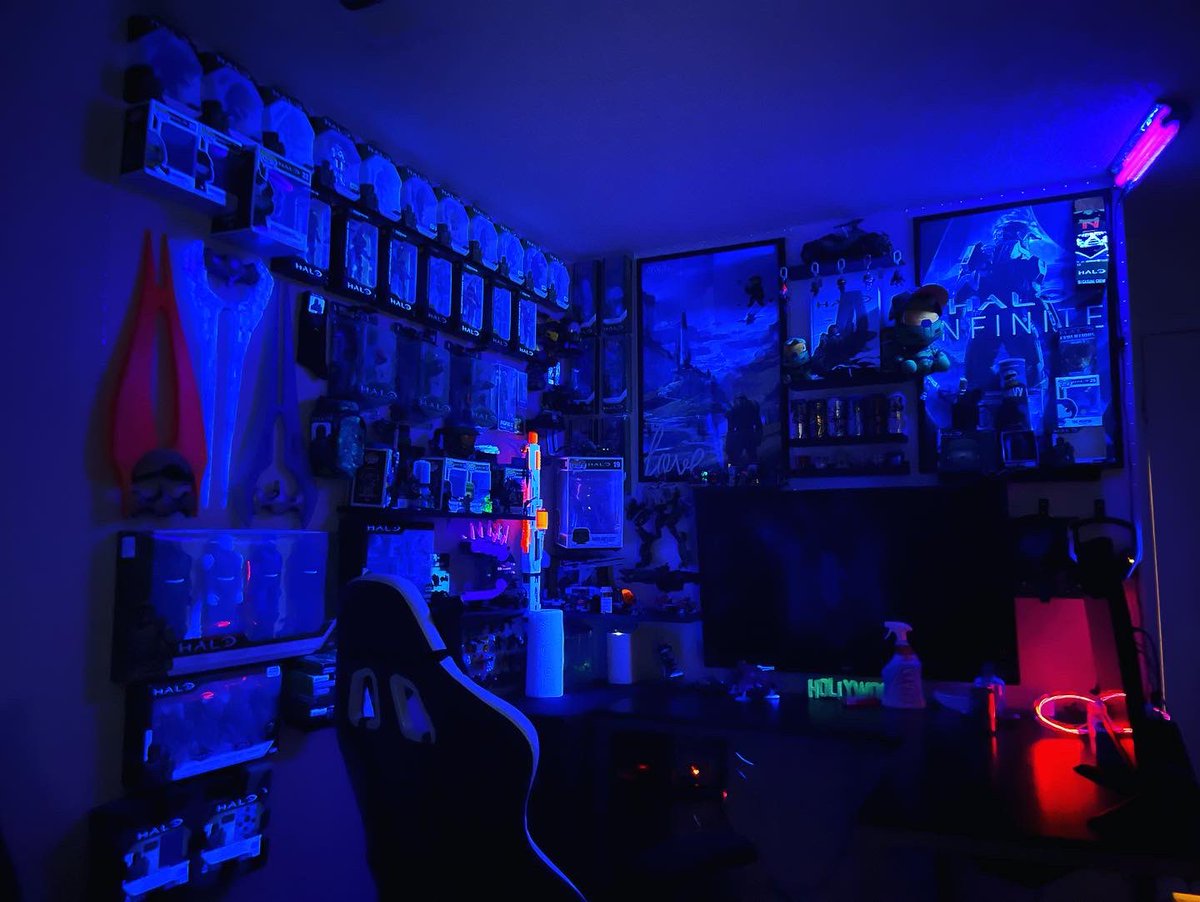 1989Rebel's tweet photo. New additions to the halo wall of destiny. My favorite place in the house… https://t.co/M3Hbmegv4e