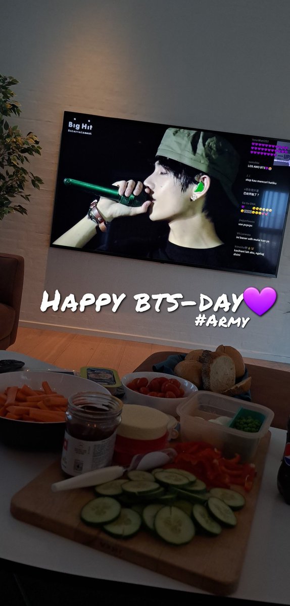 BorahaeDK's tweet photo. Getting ready for a day with the boys &amp; @borahae_bts_dk // are you with us @besatafBTS &amp; @btsdanisharmy https://t.co/oe0jZRzHfd