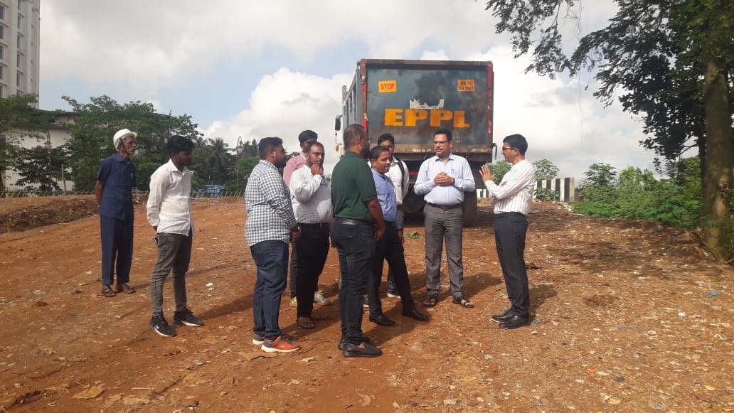 Balwant Singh, IAS Managing Director BSCL along with other senior officials today visited the Lake Project at Satya nagar and IPSC Building at Bapuji Nagar. #SmartBhubaneswar #Smartjanpath