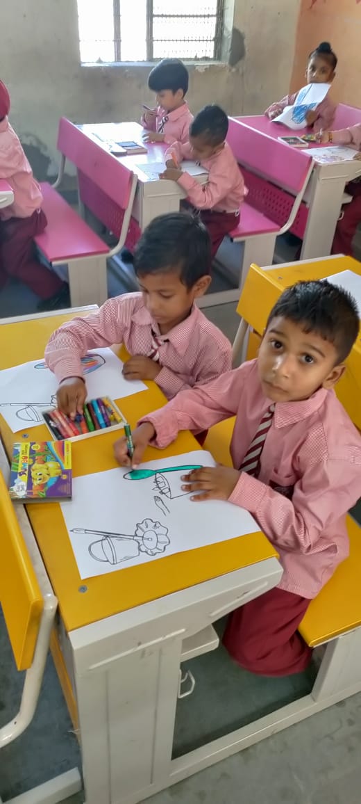 VidyanjaliDelhi's tweet photo. #Delhi #Vidyanjali Yogdaan 486
#volunteer Ms.Ekta Rai teaching Art &amp; Craft to students of class 1 at SBV Tilak Nagar No1 ND (07070111404) Distt. WA 
Impacted Students:29
HOS: Mr. K.L.Surela
@EduMinOfIndia @vidyanjali_edu @SCERT2021 @DIETRNDELHI @Rajanish2007 https://t.co/dGI4odya02