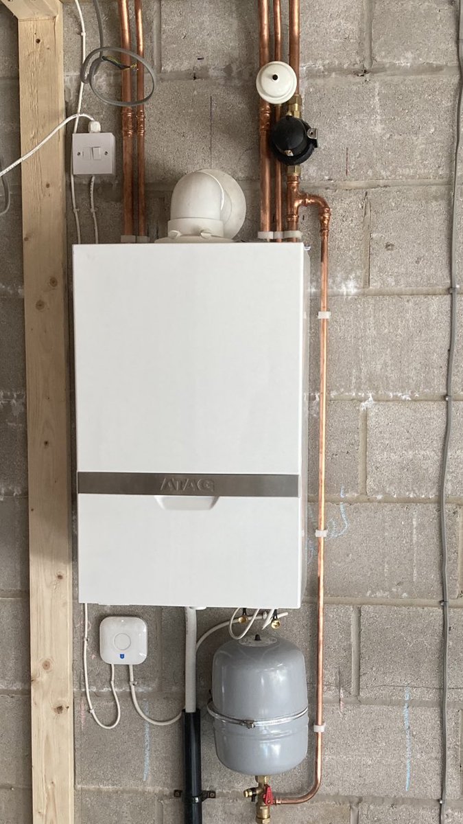 NeilEvans1979's tweet photo. @atagheating ic economiser 39 plus installed in new extension. @ATAG_Wales https://t.co/CmioSaWDlh