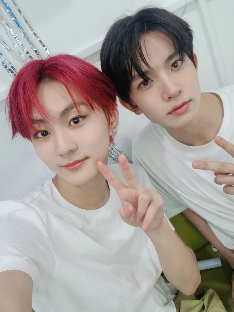 psnhoonie's tweet photo. They’re so beautiful 😭😭😭 https://t.co/H1ctx7yRle