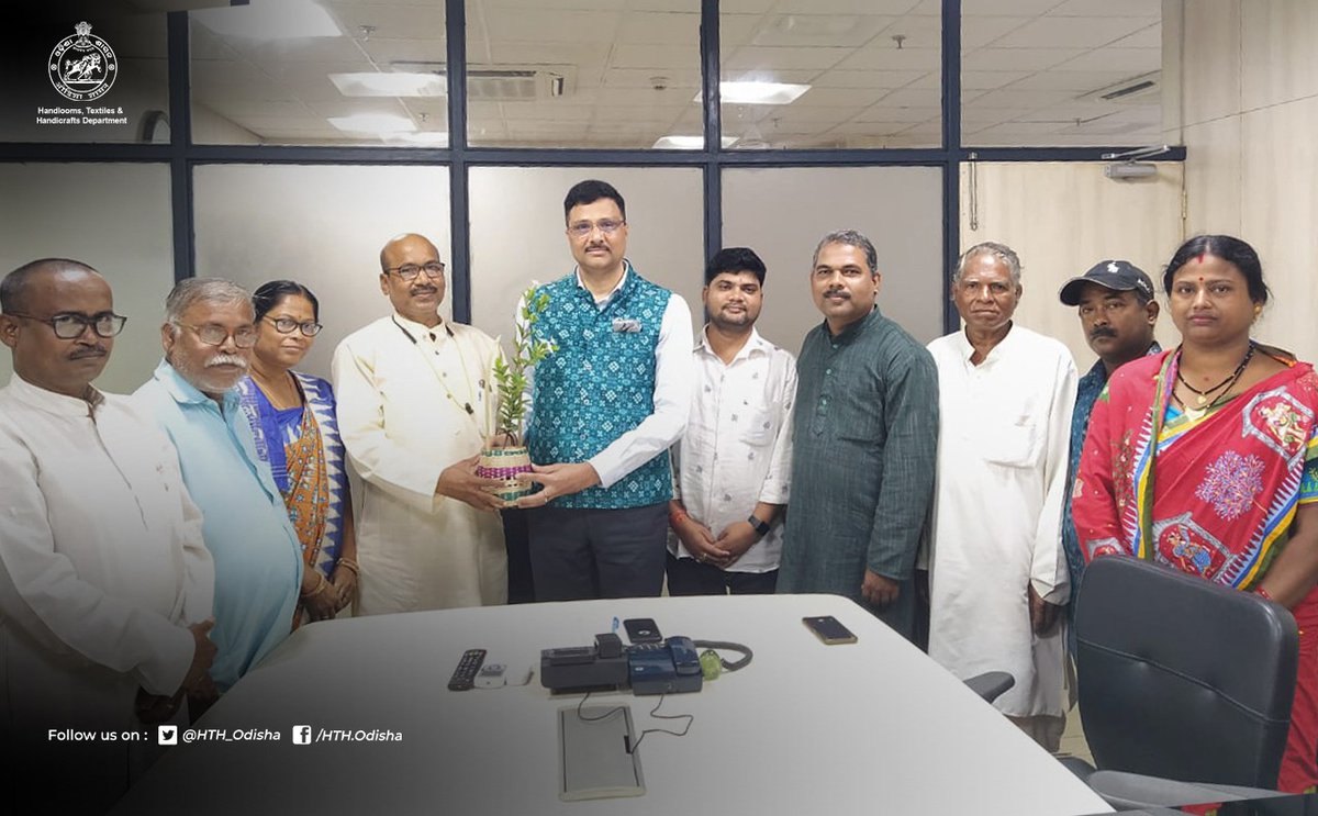 HTH_Odisha's tweet photo. Dr. Arabinda Kumar Padhee, Principal Secretary to Govt. Handlooms Textiles &amp; Handicrafts Department with the representatives of the reconstituted committee of Odisha Handloom and Handicraft Development and Promotion Council (OHHDPC).

#handloom #handicrafts #Odisha https://t.co/GLTnH2PmWv