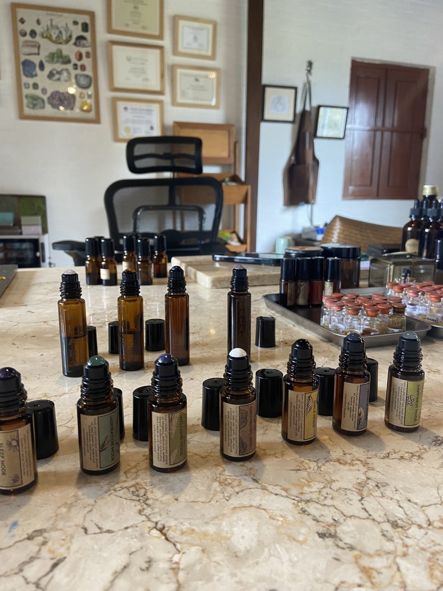 hmorni_'s tweet photo. So my Saturday consisted in trying different coffee shops and going to an aromatherapy masterclass.  It’s really interesting how different smells can help you with different feelings. https://t.co/ow6FnEPjHi