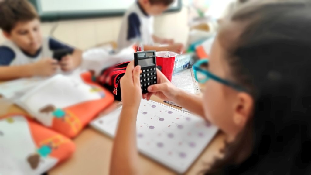 fecmips's tweet photo. ░C░A░L░C░U░L░A░D░O░R░A░
En #segundoEP se inician en el aprendizaje del uso de la #calculadora como un dispositivo que pueden emplear para comprobar resultados de operaciones realizadas.
👉Desde ya,es el material estrella del estuche #emat
@colegiosfec
@tekmaneducation https://t.co/V16EvvOt2h