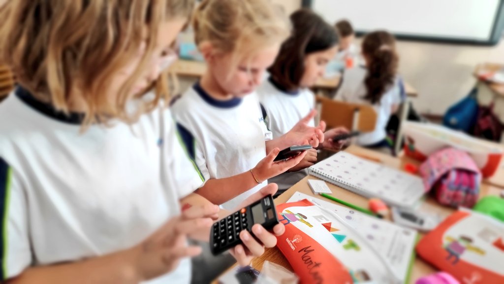 fecmips's tweet photo. ░C░A░L░C░U░L░A░D░O░R░A░
En #segundoEP se inician en el aprendizaje del uso de la #calculadora como un dispositivo que pueden emplear para comprobar resultados de operaciones realizadas.
👉Desde ya,es el material estrella del estuche #emat
@colegiosfec
@tekmaneducation https://t.co/V16EvvOt2h