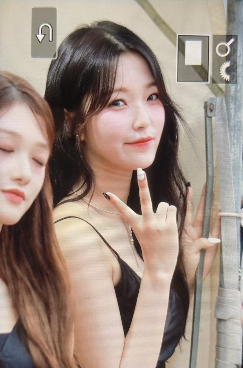 JIHEON_120's tweet photo. 221015 컨벤션 프리뷰

#fromis_9          #프로미스나인          #백지헌 https://t.co/LjwhCZizvU
