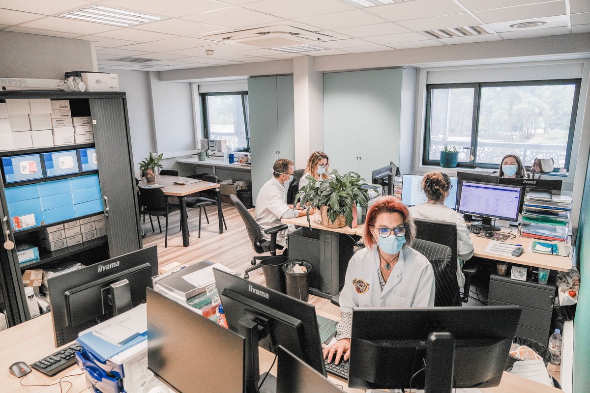 StrikMarc's tweet photo. Our remote monitoring center where we remotely monitor >7500 patients with PM/ICD/ILR @CHUBordeaux  🇫🇷 🍷

Such an inspiring place to work. #EPeeps, know any other high-volume centers ? 🔍🌍 https://t.co/yPsZcIFFYb