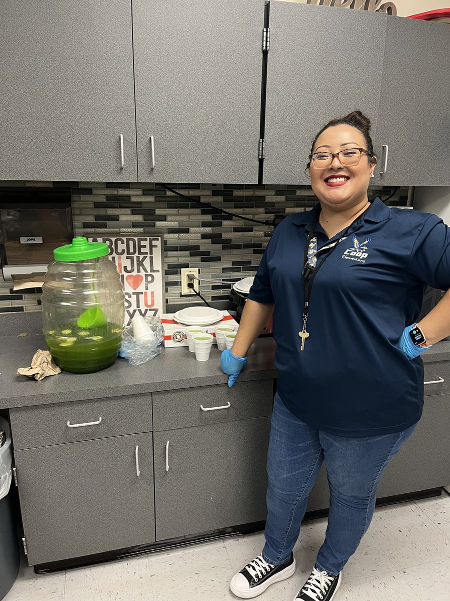 Coop_Eagles's tweet photo. Hispanic heritage potluck today was so yummy! Thank you all for your wonderful dishes! 😋🌮🍲🇲🇽 @TeamHISD @SELHISD @houstonisdwatch @HoustonISD @HISDEspanol #hisdhhm #wearecoopproud https://t.co/axRGKLf6J4