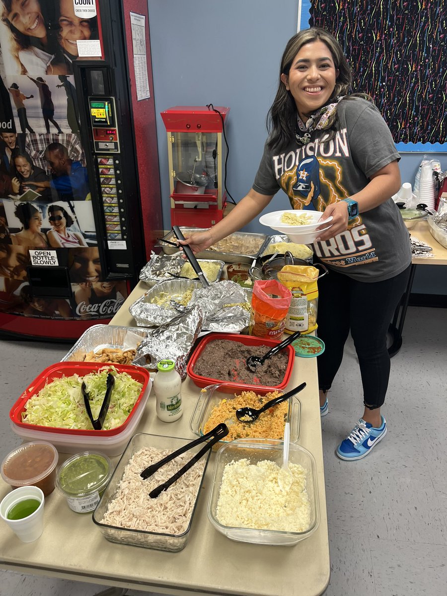Coop_Eagles's tweet photo. Hispanic heritage potluck today was so yummy! Thank you all for your wonderful dishes! 😋🌮🍲🇲🇽 @TeamHISD @SELHISD @houstonisdwatch @HoustonISD @HISDEspanol #hisdhhm #wearecoopproud https://t.co/axRGKLf6J4