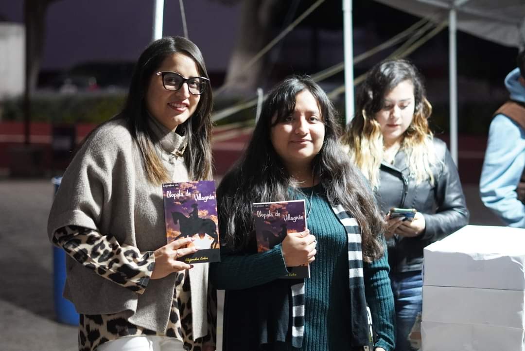 LuisECadenaG's tweet photo. Muy interesante la presentación del libro "#LeyendasDeNopalaDeVillagrán", desarrollado por nuestro amigo el escritor Alejandro Calvo, en el marco de la "1er Feria del Libro", misma que tiene lugar en esta #CapitalCultural.
Mañana a las 3pm se repite la presentación. https://t.co/hp35Wci6Ew