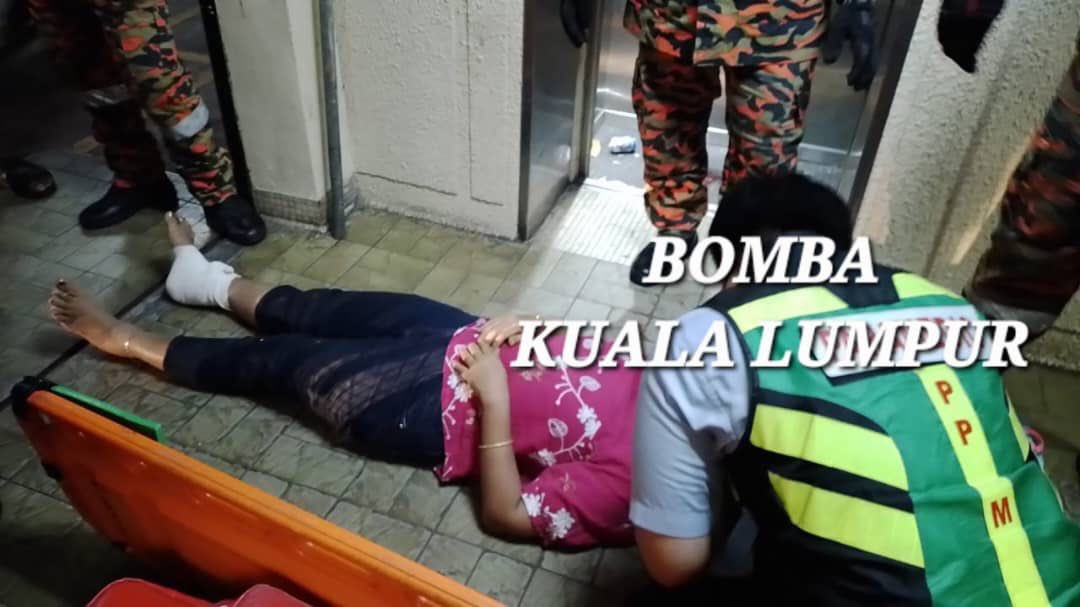 bernamadotcom's tweet photo. Dua individu patah kaki, empat selamat selepas lif yang dinaiki di sebuah kondominium di Brickfields, Kuala Lumpur jatuh dari tingkat lapan malam tadi.

📸 JBPM KL https://t.co/o4Zagpql9W