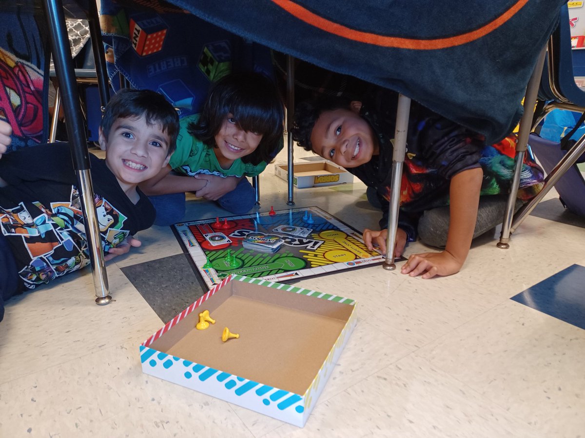 mkjeldsen2's tweet photo. Desk forts for Fun Friday! Best day ever! #oakridgemustangs https://t.co/z0nGOAF0bR