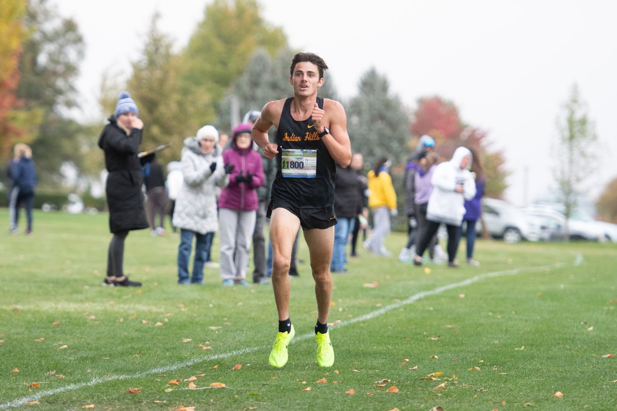 𝙏𝙝𝙚𝙧𝙚 𝙝𝙚 𝙜𝙤𝙚𝙨 𝙖𝙜𝙖𝙞𝙣🌬️

Sophomore Brady Millikin dashed to a second-place finish at <a href="/IHCCrunning/">Indian Hills XC/TF</a>'s home invite on Friday, the best finish for a Warrior in program history at the team's annual meet.

📰indianhillsathletics.com/sports/mxc/202…