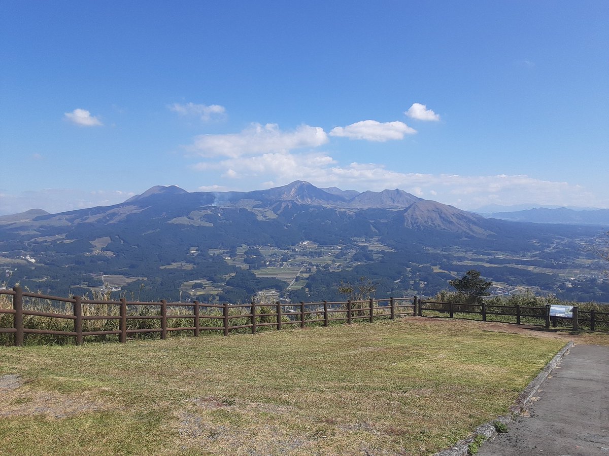 naopito2's tweet photo. 俵山展望台

南阿蘇からの阿蘇山 https://t.co/9c4xpx9xdG
