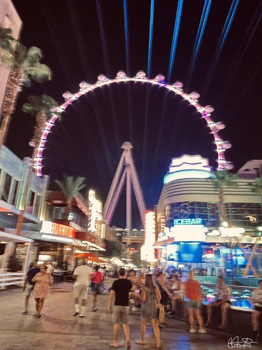 chereesecross's tweet photo. Las Vegas ✨ https://t.co/0o3sKVfafJ