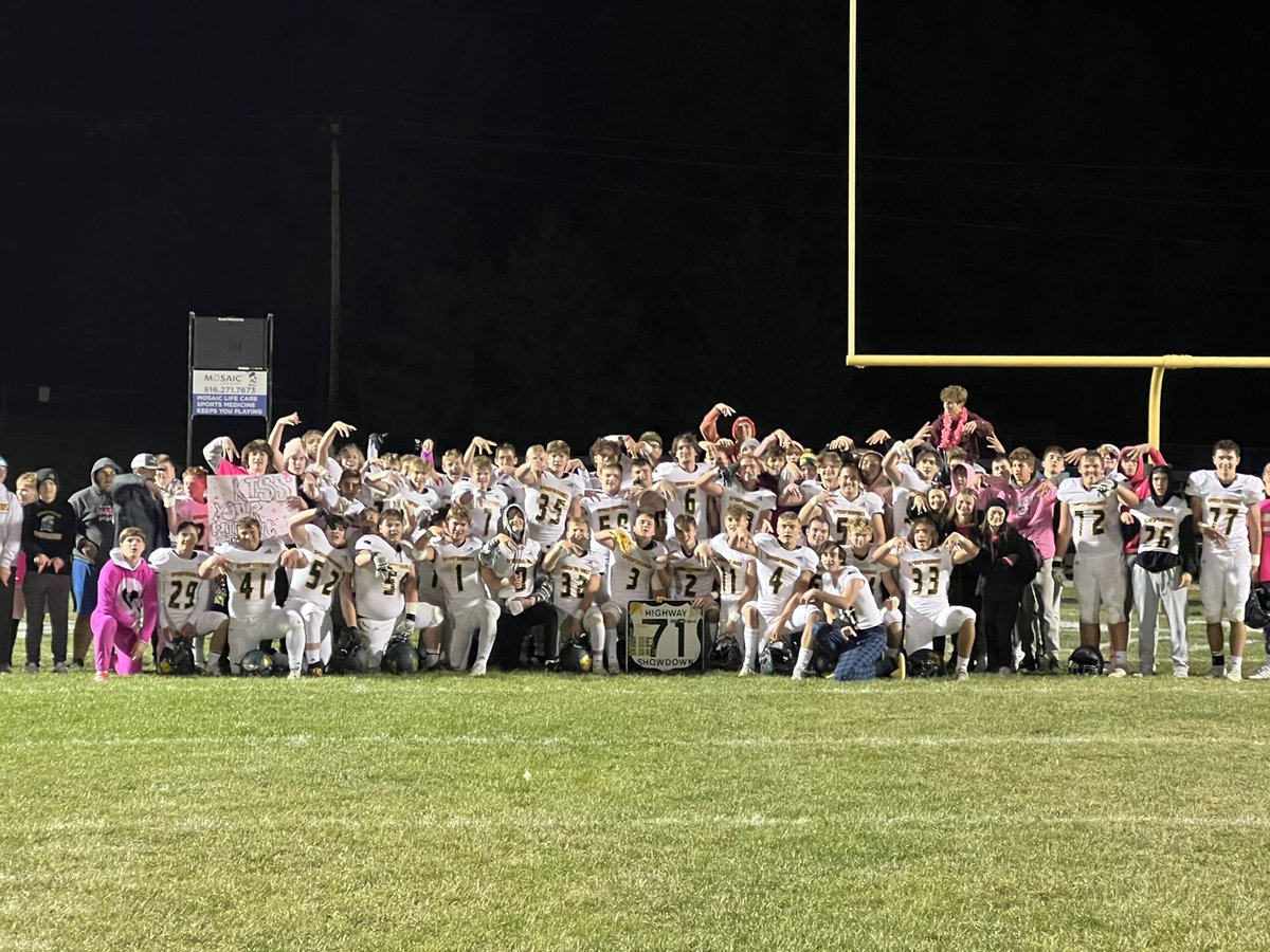 SportsMDF's tweet photo. Maryville 39, Savannah 28. 12 straight in Highway 71 Showdown. https://t.co/lJQkQI7cxw