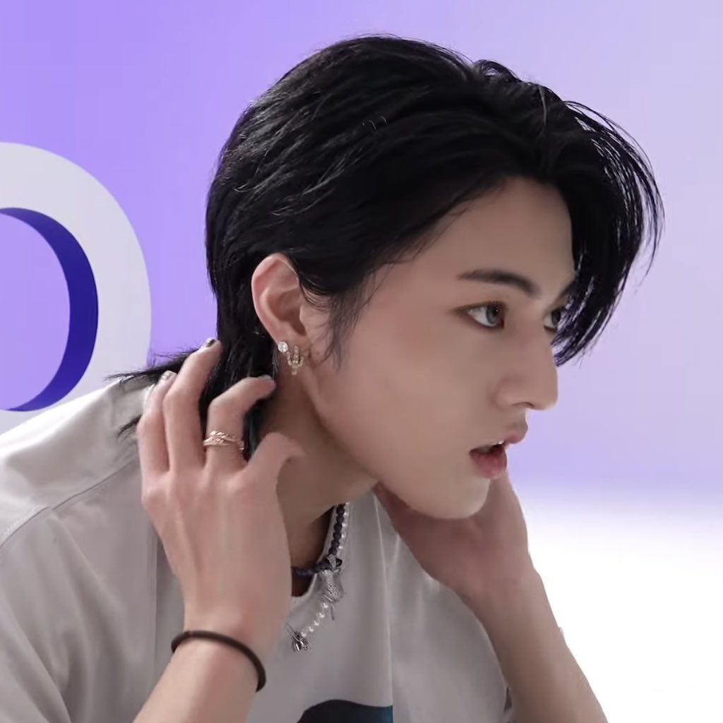 dailyharuto_'s tweet photo. he’s soooo attractive https://t.co/GrRKmPqhLk