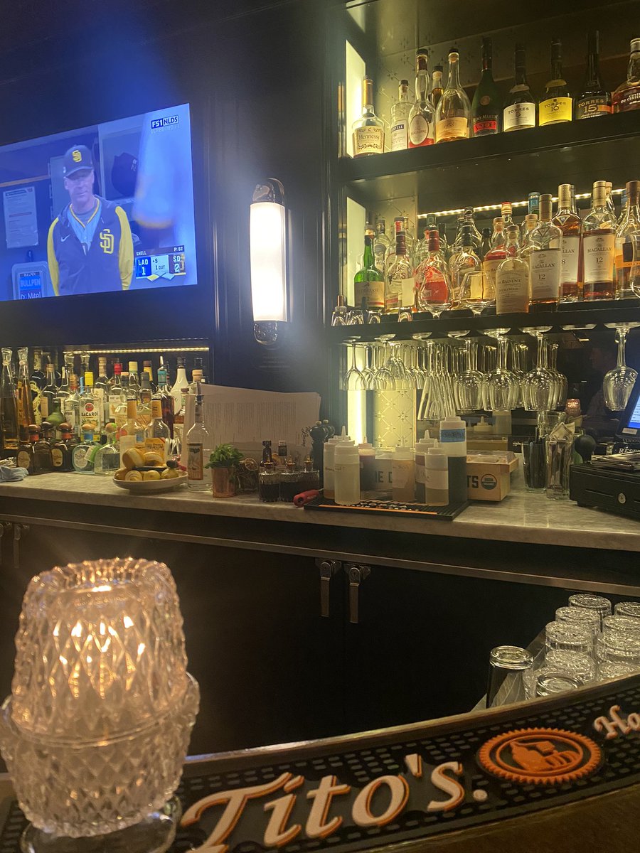 Our favorite spot on a Friday night… or really any night… in #mysaintpaul  <a href="/TheLexMN/">The Lexington</a>