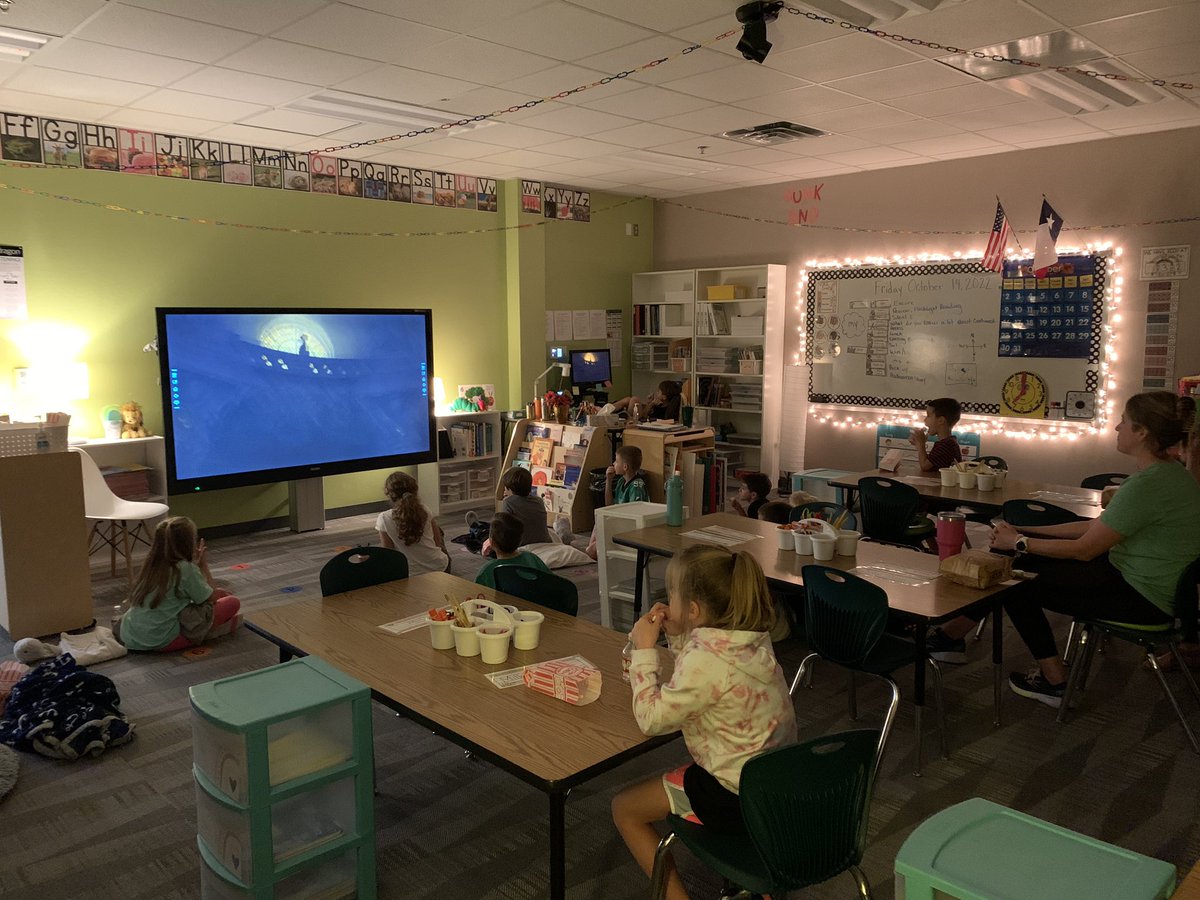 HaydenRESfirst's tweet photo. RES 1st grade experience! Movie night 🍿! @rockenbaughES @RockenPTO @Carrollisd https://t.co/JXoNnKejwh