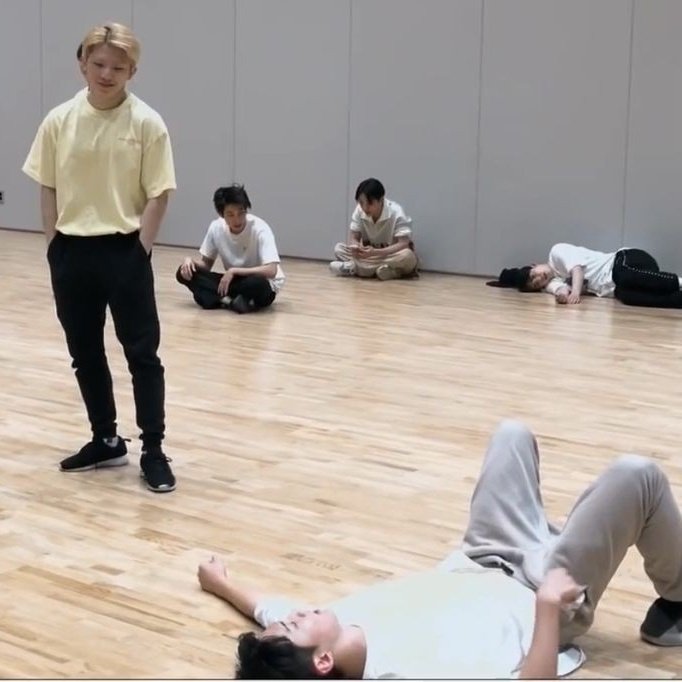 hourlyhowoo's tweet photo. soonyoung fell first but jihoonie fell harder.
happy howoo day! #호우 #순훈 #howoo #soonhoon #happysoonhoonday https://t.co/vVPPotNZqJ