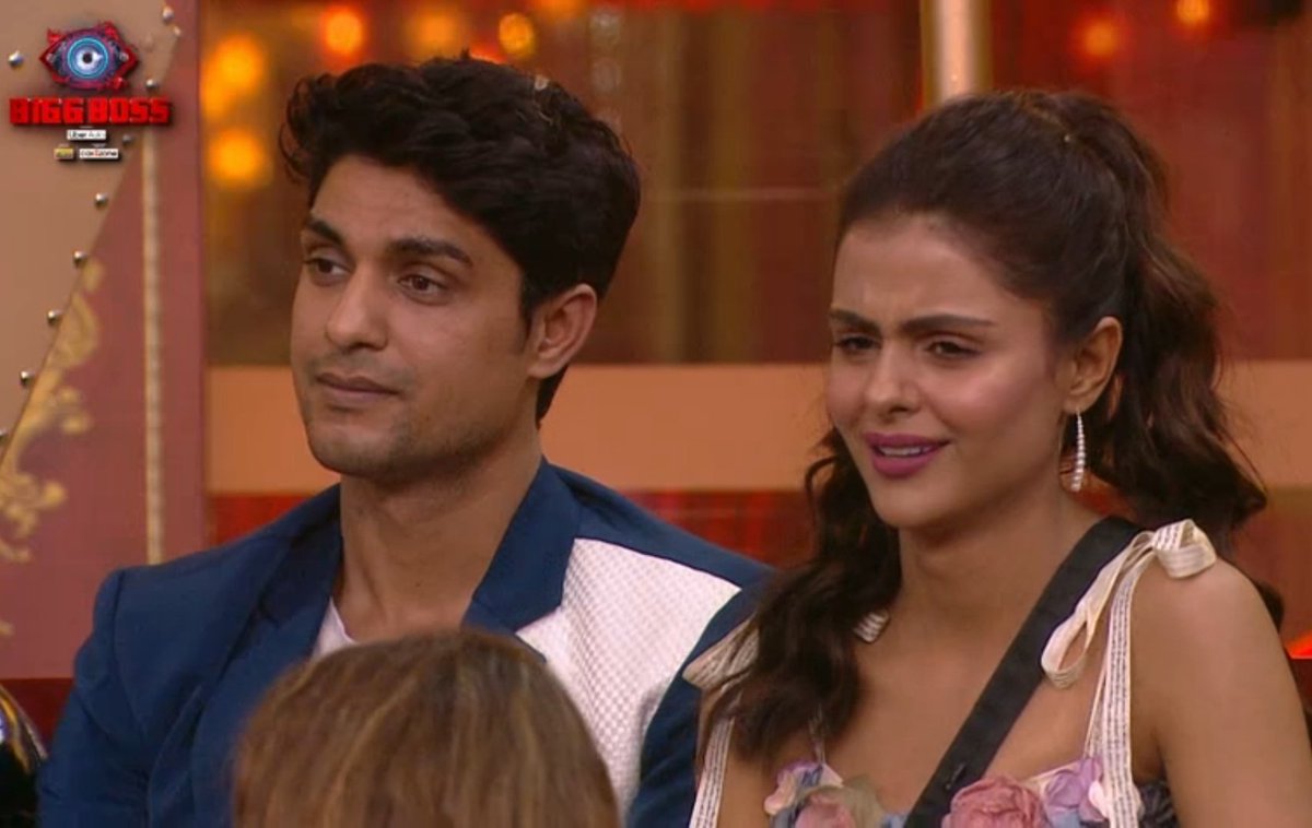 TheBiggBossGirl's tweet photo. This was how Priyanka reacted to what Salman said first. Her reaction didn't change post what Ankit said, she was unhappy even before that. She smiled coz Salman pulled Ankit's leg. Just one manipulated video, &amp; it's enough to change people's pov about her.

#BB16 • #BiggBoss https://t.co/BbEJ9a7aFT