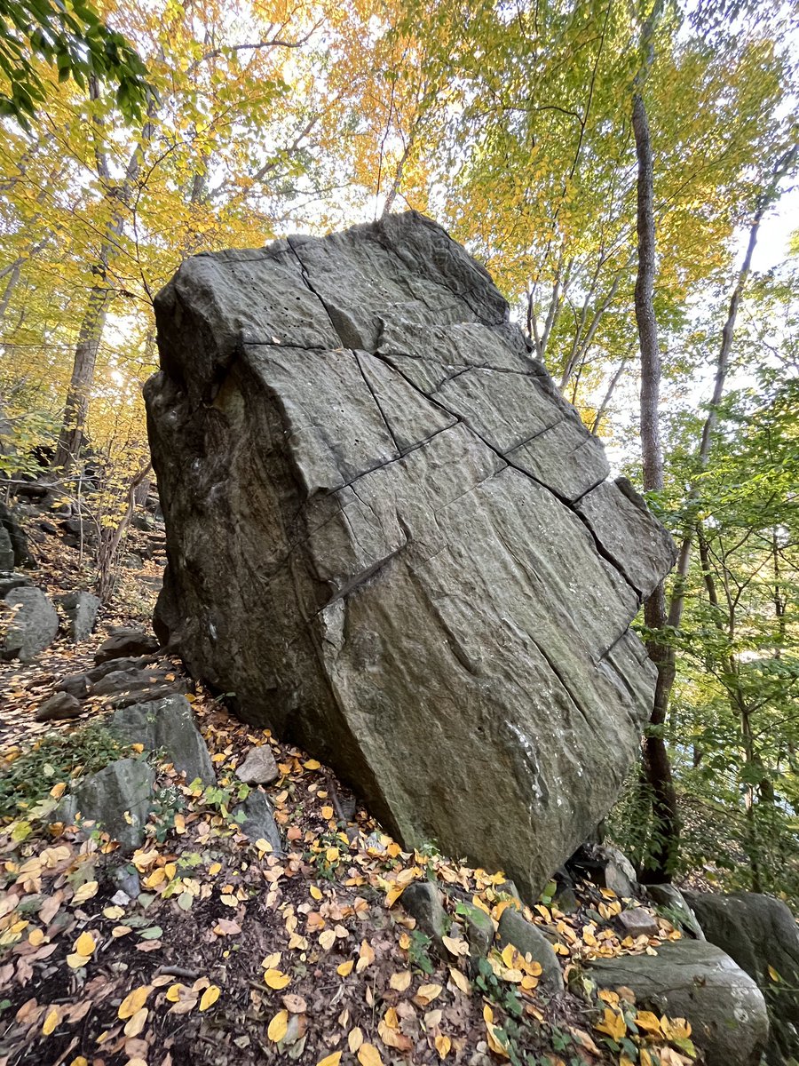 nacler917's tweet photo. the only thing holding me together is this big rock amongst other slightly smaller rocks—king https://t.co/1D8cRcfA0e