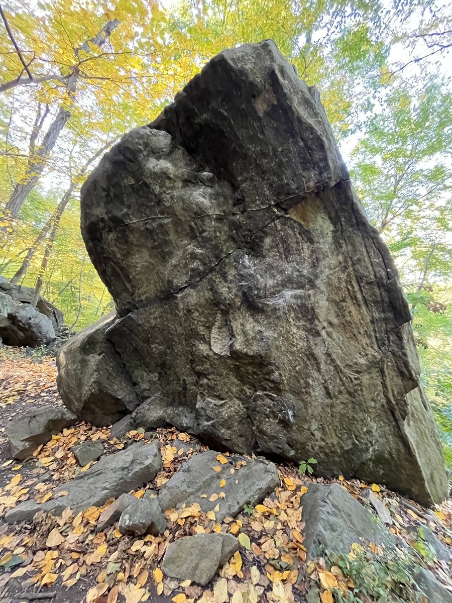 nacler917's tweet photo. the only thing holding me together is this big rock amongst other slightly smaller rocks—king https://t.co/1D8cRcfA0e