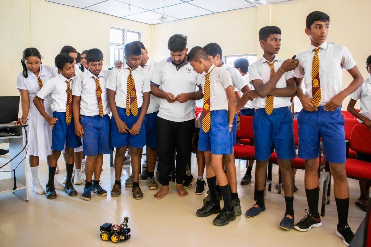 Kishoth_N's tweet photo. 🌱 The Electromechanics Lab of @DreamSpaceAcad  conducted a workshop on fundamental electromechanics at BT/ Cheddipalayam Maha Vidayalayam.
 
#education #electronics #innovation #sustainability #srilanka https://t.co/X928G0dZzt